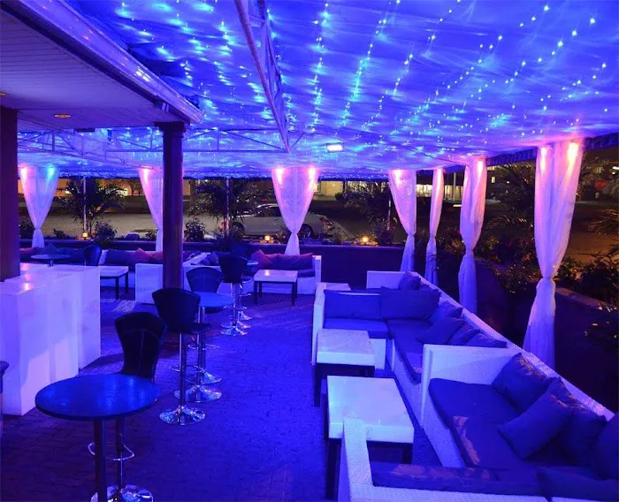 46 Lounge Picture 2