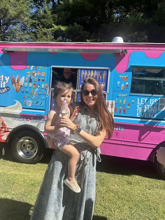 Lickety split soft ice cream truck Picture 9