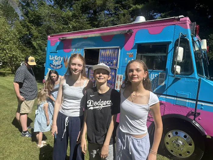 Lickety split soft ice cream truck Picture 3