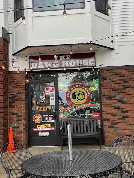 The Dawg House Picture 6
