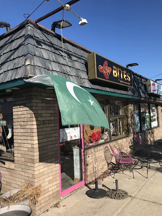LUV BITES Restaurant(HALAL) Picture 5