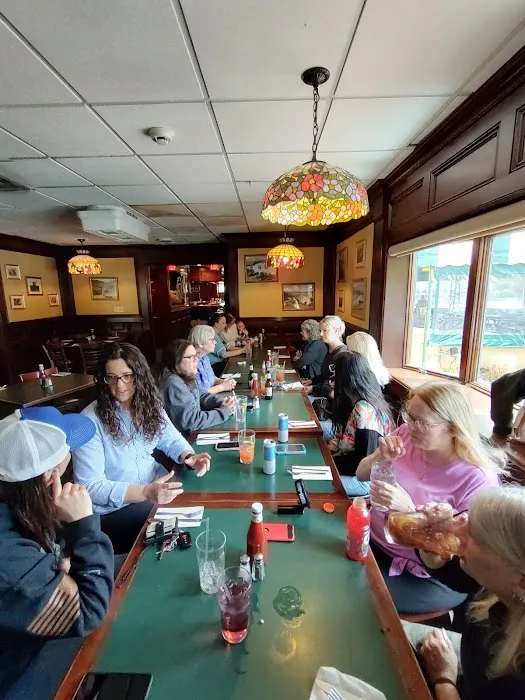Davey's Irish Pub & Restaurant Picture 1