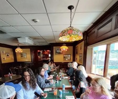 Davey's Irish Pub & Restaurant