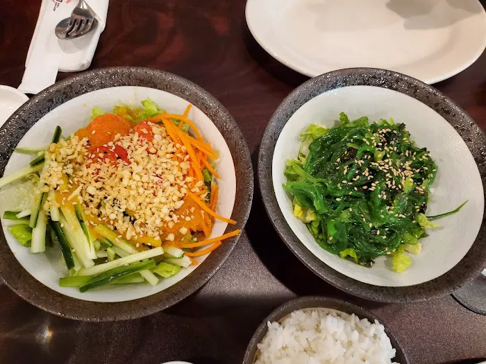 Leo Sushi & Asian Cuisine Picture 3