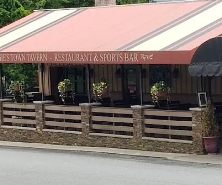 Maggie's Town Tavern