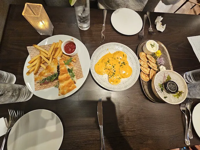 Fleming's Prime Steakhouse & Wine Bar Picture 8