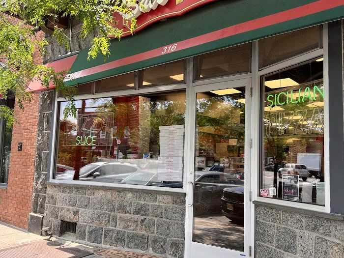 Sal's Pizza Mamaroneck Picture 7