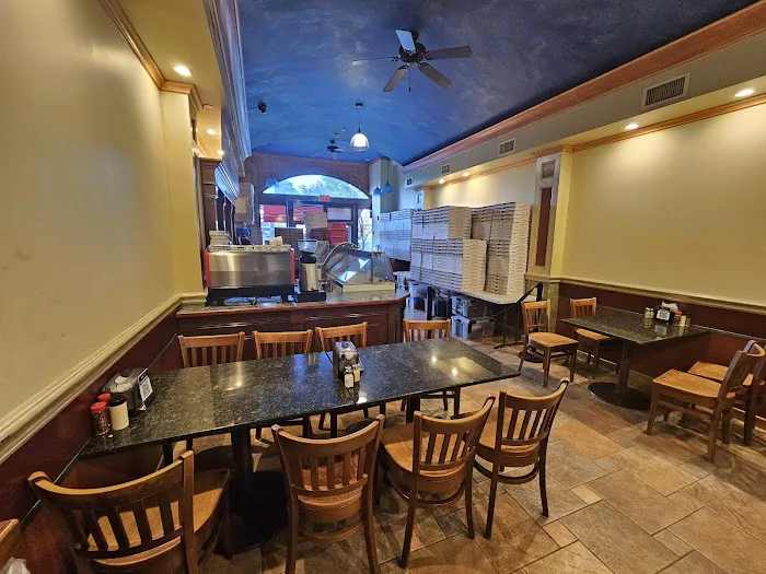 Sal's Pizza Mamaroneck Picture 5