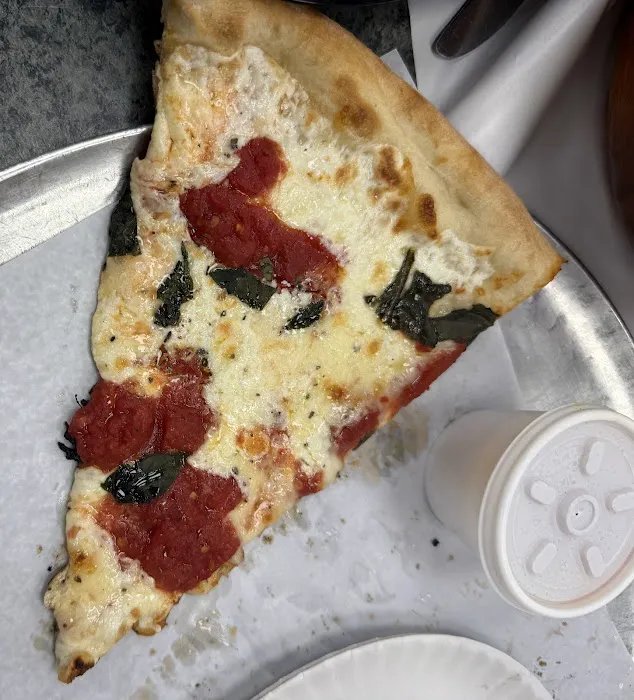 Sal's Pizza Mamaroneck Picture 4