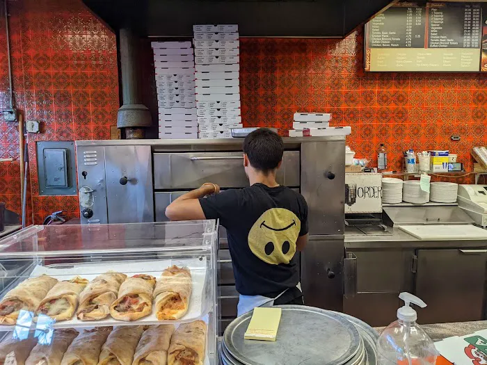 Sal's Pizza Mamaroneck Picture 3