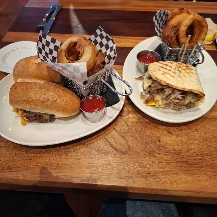 Pete's Saloon & Restaurant Picture 10