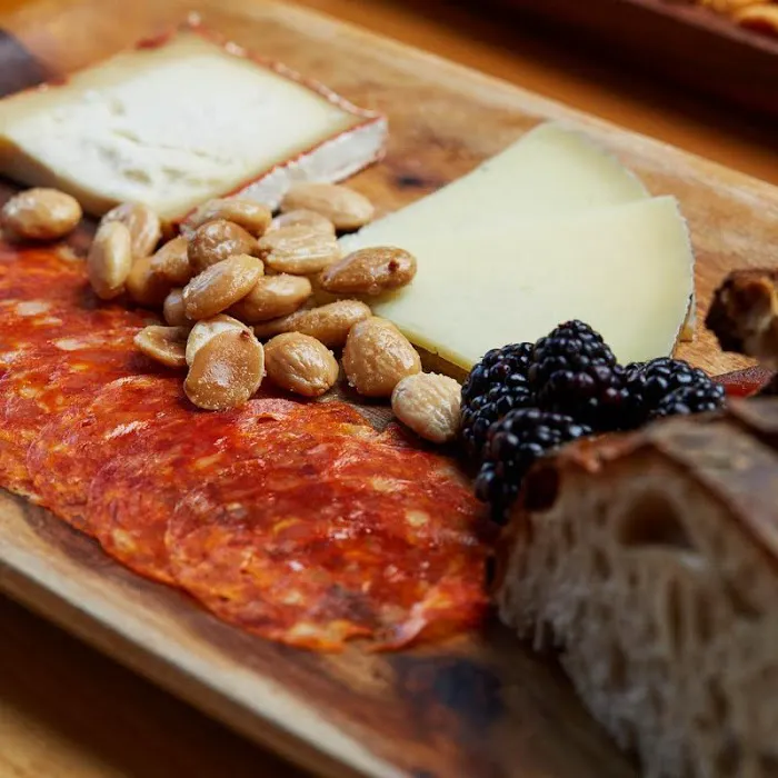 The Raconteur Bar & Kitchen Picture 6