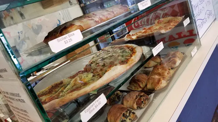 Lucio's Pizzeria Picture 7