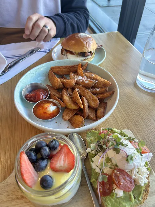 Bluestone Lane Larchmont Café Picture 6
