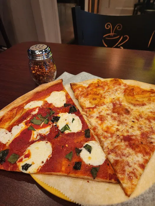 Lola's Pizzeria Picture 1