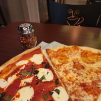 Lola's Pizzeria ico