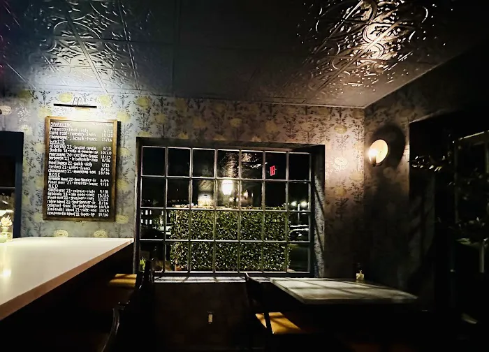 La Cave - Wine Bar Picture 2