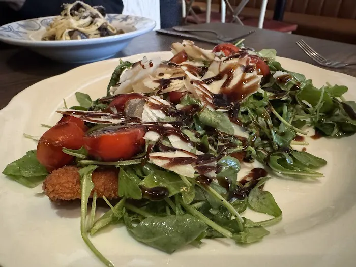 Flora’s Wine Bar & Restaurant Picture 4