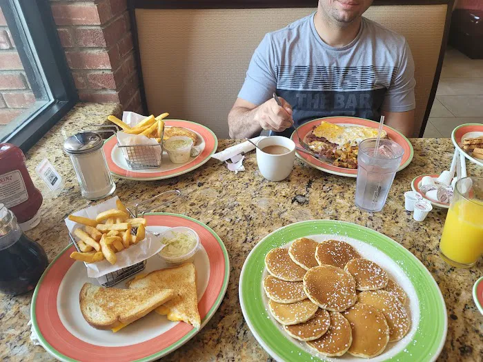 Glen Cove Diner Picture 6