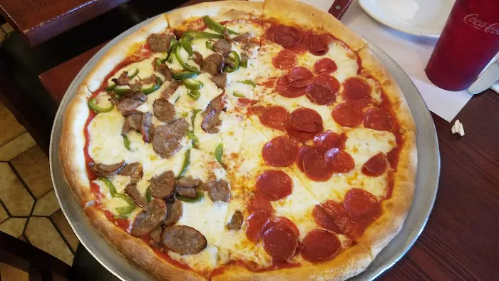 Delicious Pizzeria Picture 6