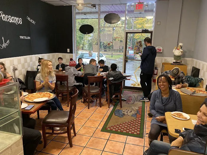 Paesanos Pizza & Pasta Picture 6