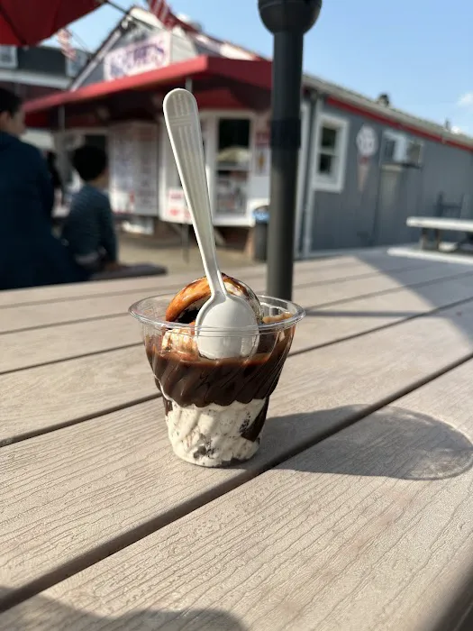 Louie's Ice Cream Picture 4