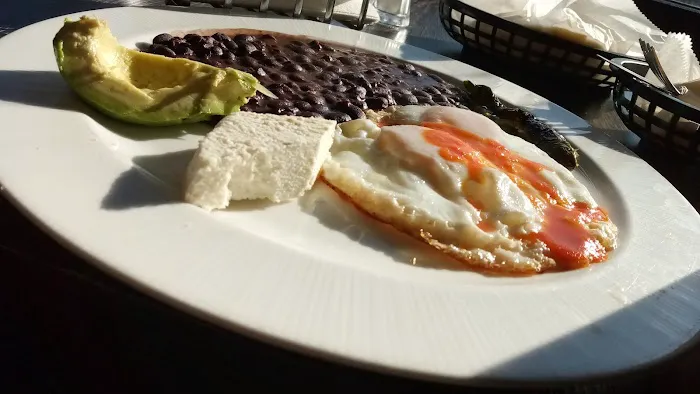 La Estancia LLC restaurante con auténtico sabor Guatemalteco Picture 6
