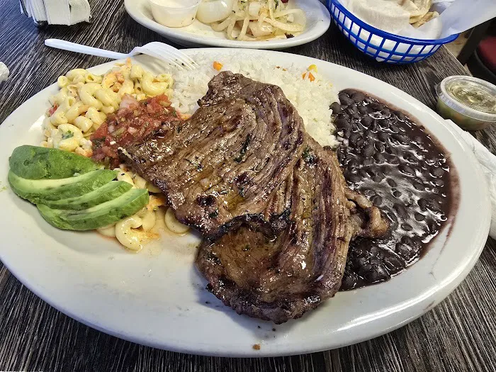 La Estancia LLC restaurante con auténtico sabor Guatemalteco Picture 2