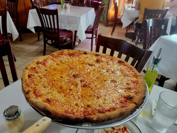 Pazza Luna Restaurant & Pizzeria Picture 2
