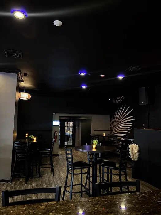 82 Oak Bar & Bistro Picture 1