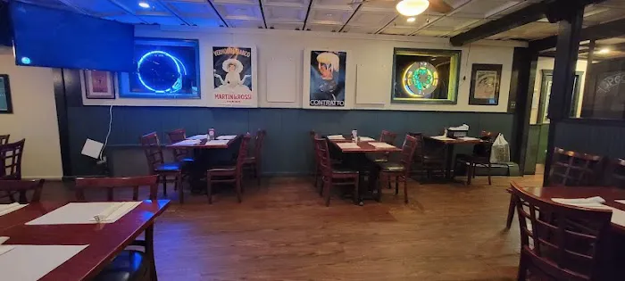 Yesterday's Bar and Grille Picture 4