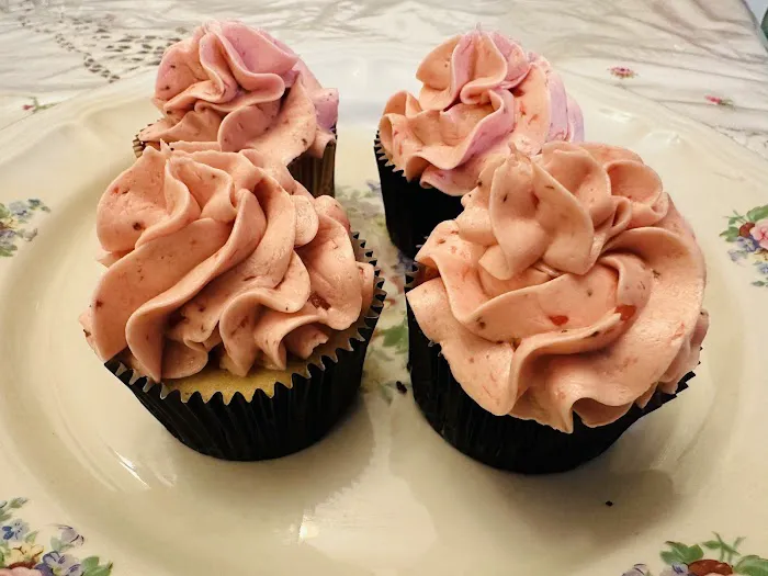 Em’s Cupcakes & Delicacies LLC Picture 9
