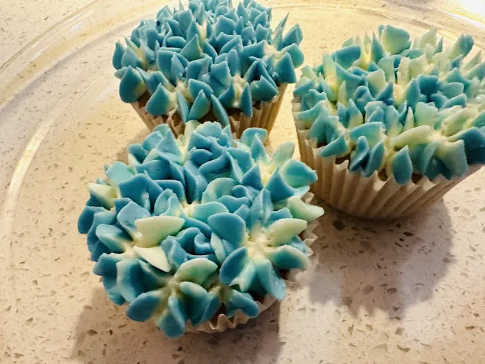 Em’s Cupcakes & Delicacies LLC Picture 2