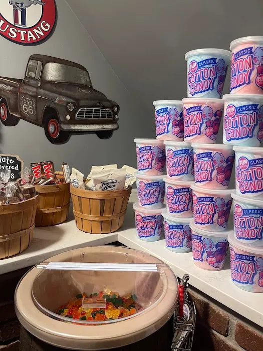 Muggsy's Sweet Shoppe Picture 2