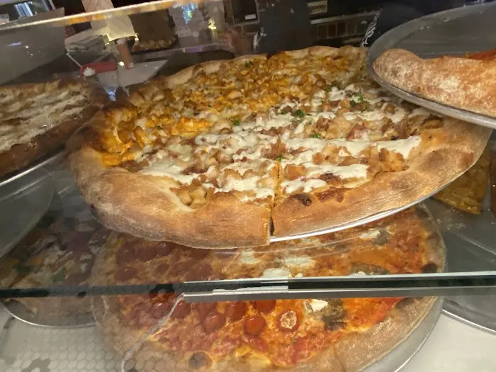 Lucci's Pizza Picture 6