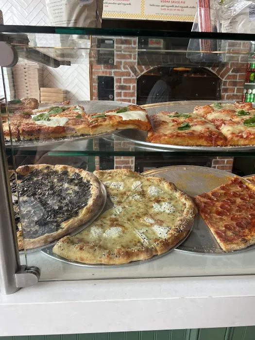 Lucci's Pizza Picture 9