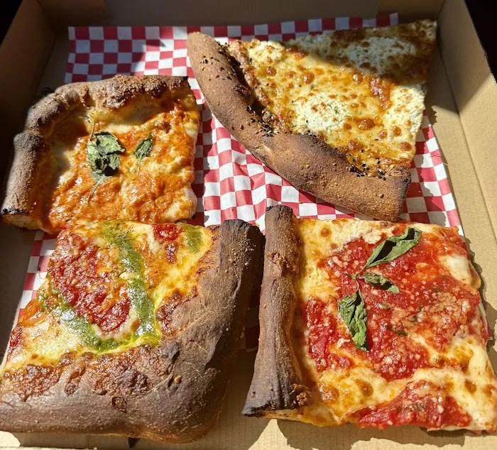 Lucci's Pizza Picture 2