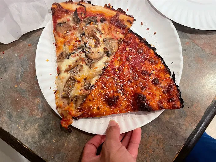 Ralph's Pizzeria Picture 10