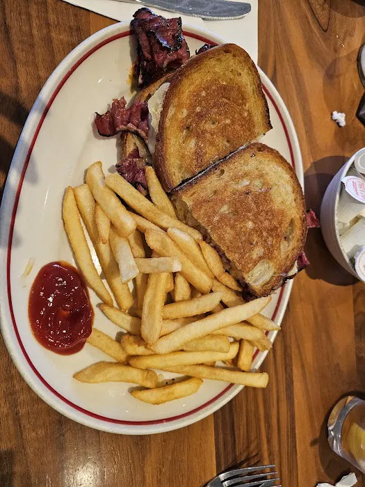Tick Tock Diner Picture 4