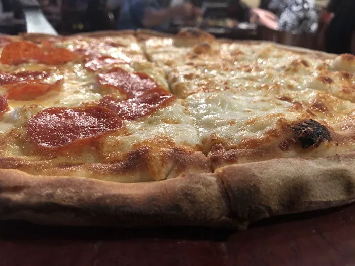 Loue's Place Pizza & Pasta Picture 3