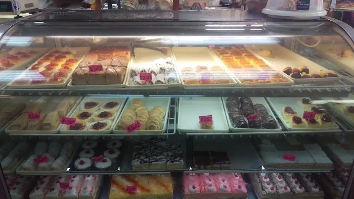 El Fenix Bakery II Picture 6