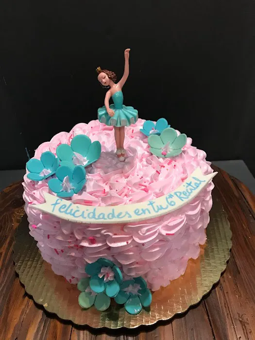 CAKES BY DAMAR Picture 9