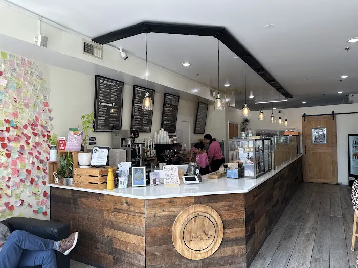 Shaky's Juicebar & Cafe Picture 2