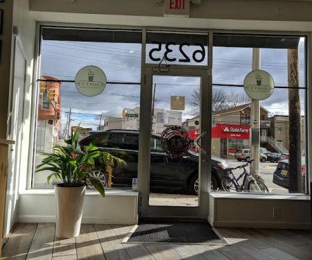 Shaky's Juicebar & Cafe