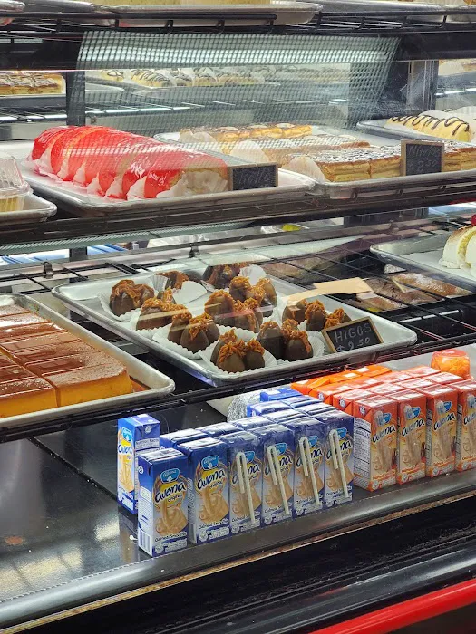 El Carretero Bakery Picture 8