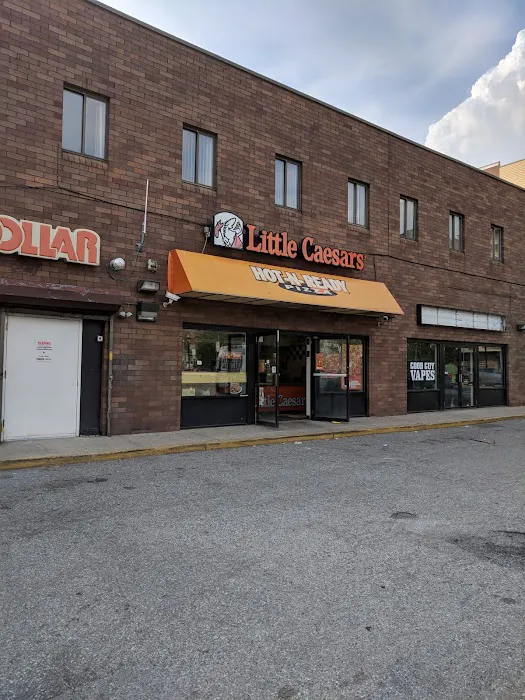 Little Caesars Pizza Picture 2