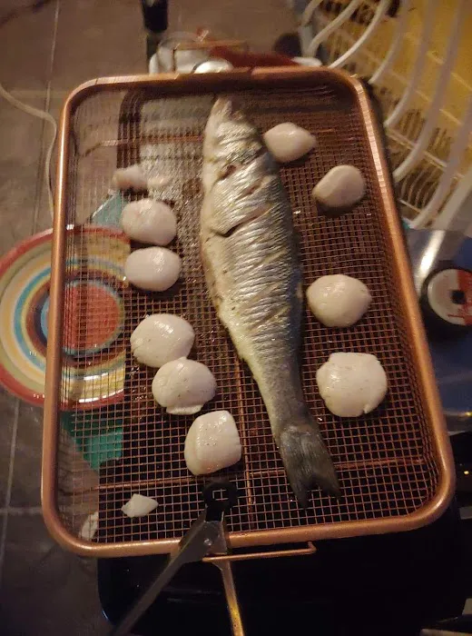 Harbor Fish Market Picture 9