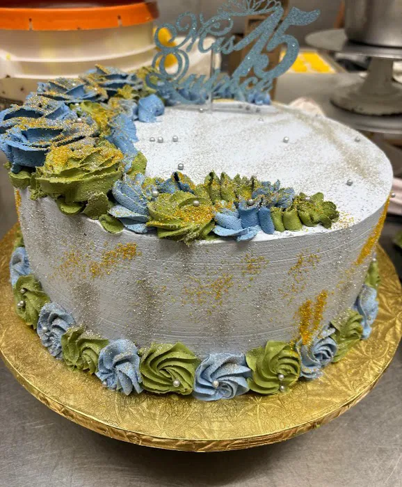 El Fenix Bakery Picture 10
