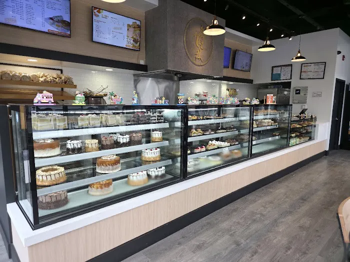 El Fenix Bakery III Picture 7