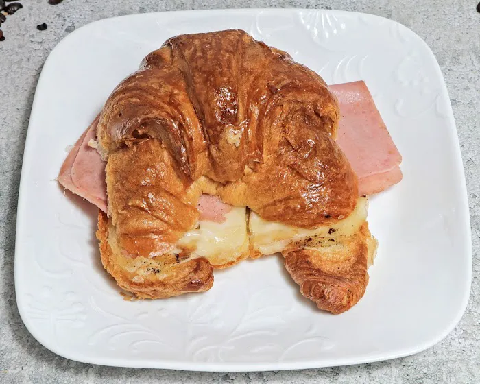 El Fenix Bakery III Picture 6